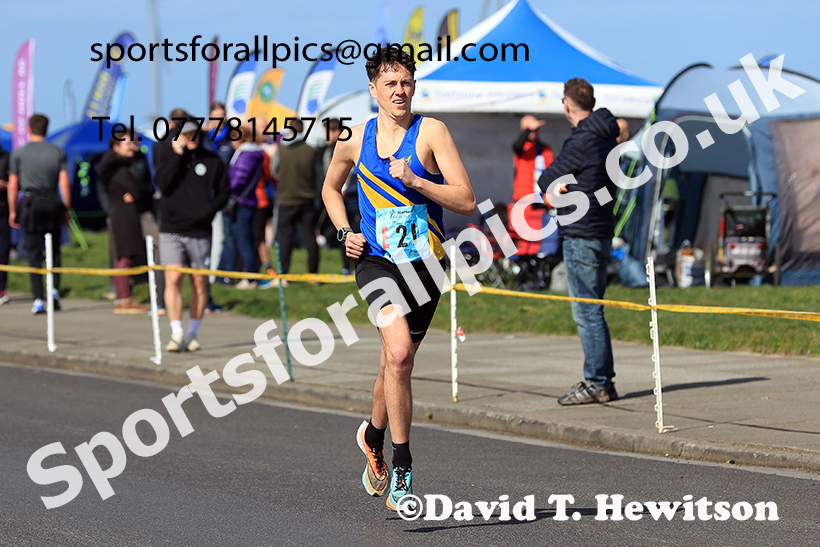 Senior mens Northern 12 Stage Road Relay, 2025 Northern 12 and 6 Stage Road Relays and Junior 5k, Redcar. Photo: David T. Hewitson/Sports for All Pics